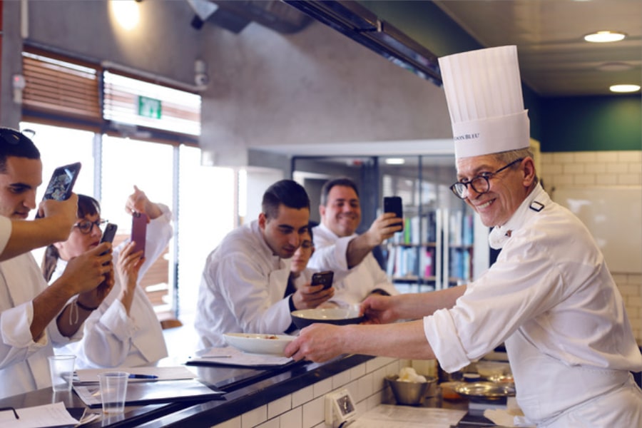 קורדון בלו מגיע לדנון בית הספר למצוינות קולינרית